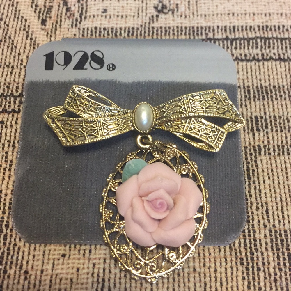 # Vintage Brooch  1928 Brand